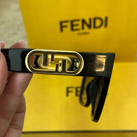 Fendi Black Designer Sunglasses for women - Picture 8 of 11
